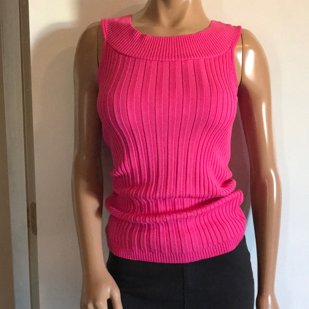Dark pink sleeveless shirt. Size small. Stretchy.
